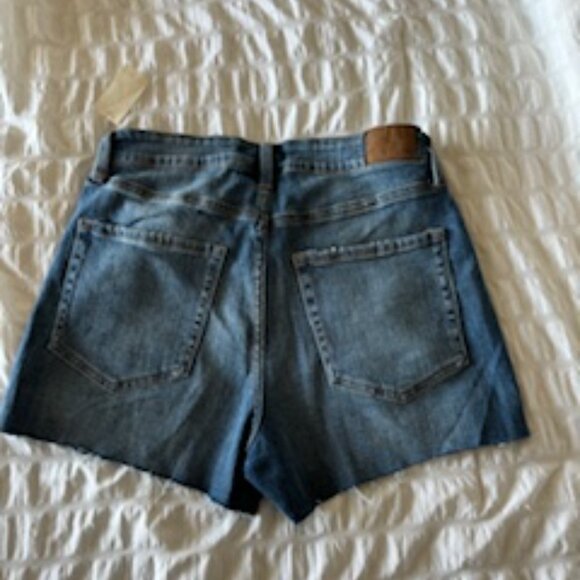 Aeropostale Women's 3" High-Rise Curvy Midi Denim Shorts NWT - Picture 2 of 6